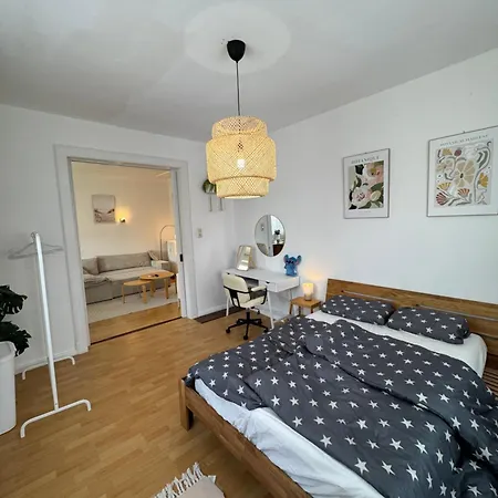 2 - Stilvoller Altbau Im Herzen Kiels *